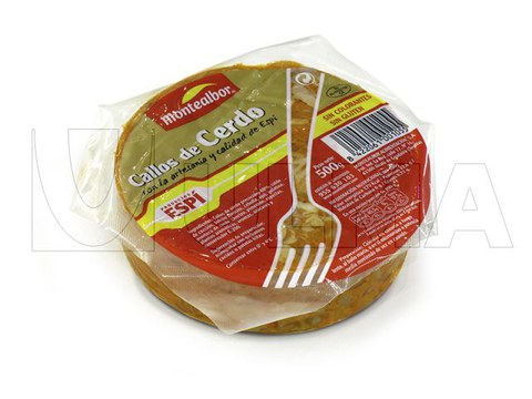 Вакуумная упаковка готового блюда в мягкую пленку на термоформере