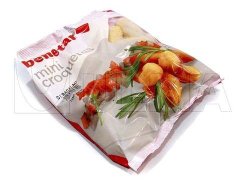 Упаковка замороженных мини-крокетов на вертикальной машине