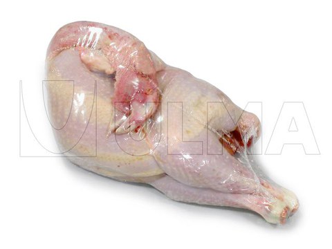 Упаковка целой свежей индейки на флоупаке в термоусадочную плёнку