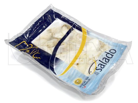 Упаковка рыбы в мягкую пленку на термоформере