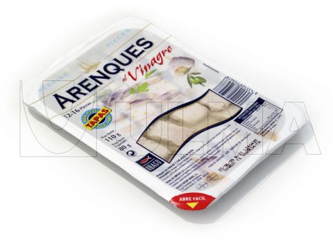 Упаковка сельди в уксусе на трейсилере