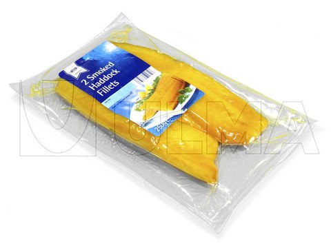 Вакуумная упаковка филе копченого лосося в мягкую пленку на термоформере