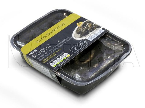 Упаковка каракатицы в чернилах на трейсилере