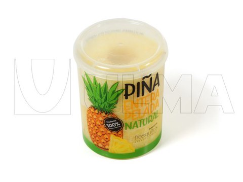 Упаковка кусочков фруктов в жесткие лотки и модифицированную атмосферу (МГС) на трей-силере.